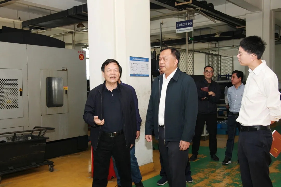 Zhang Fan, party secretary of Mawei District, led a team to investigate the company